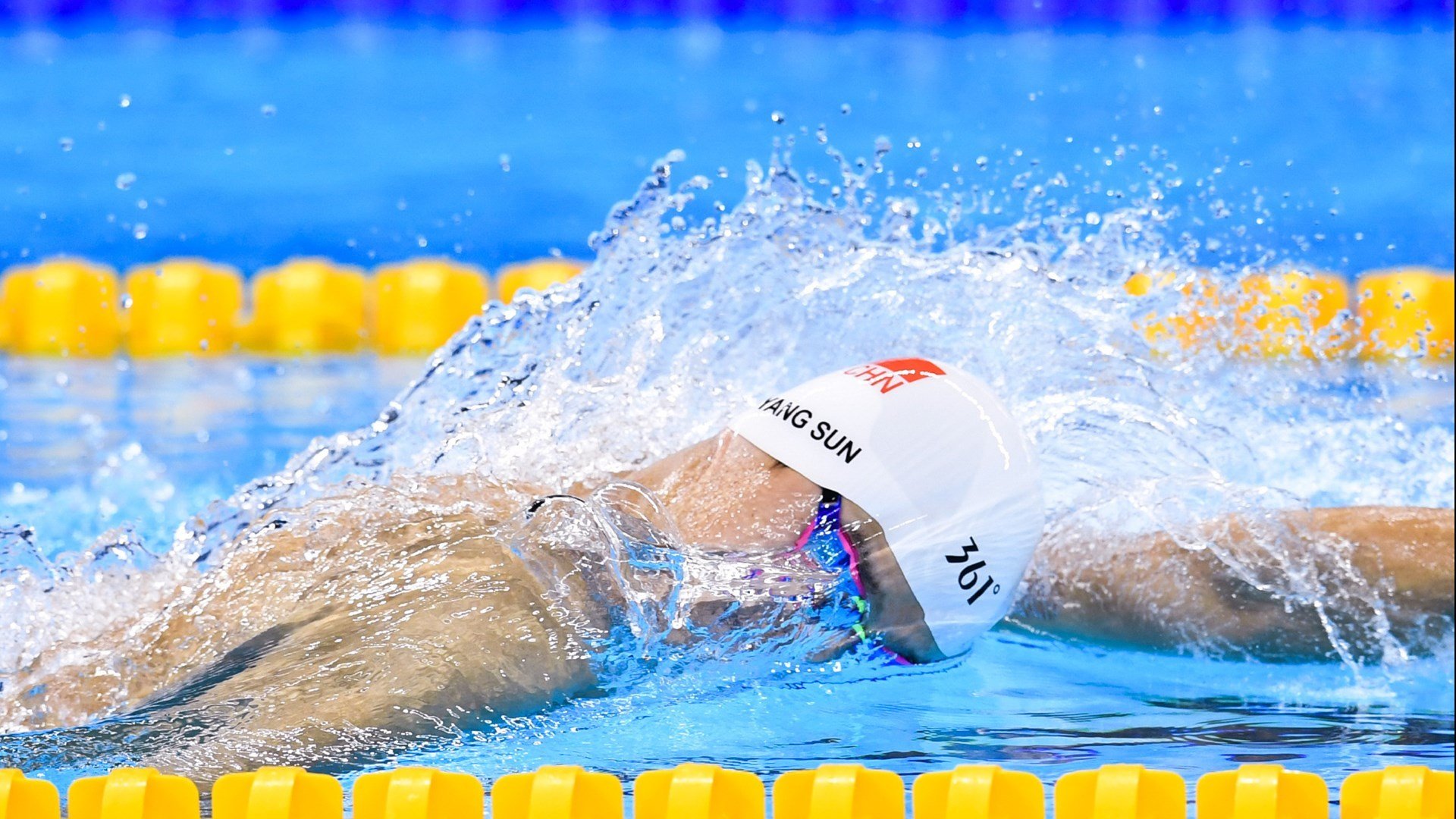 Kaiyun APP-最佳瞬间：王强压哨三分，点燃现场气氛！