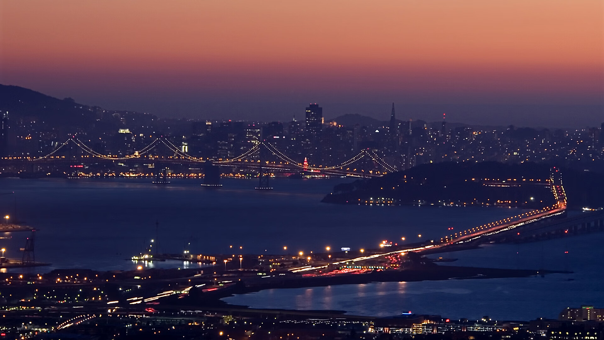 最佳瞬间:王强压哨三分,点燃现场气氛!