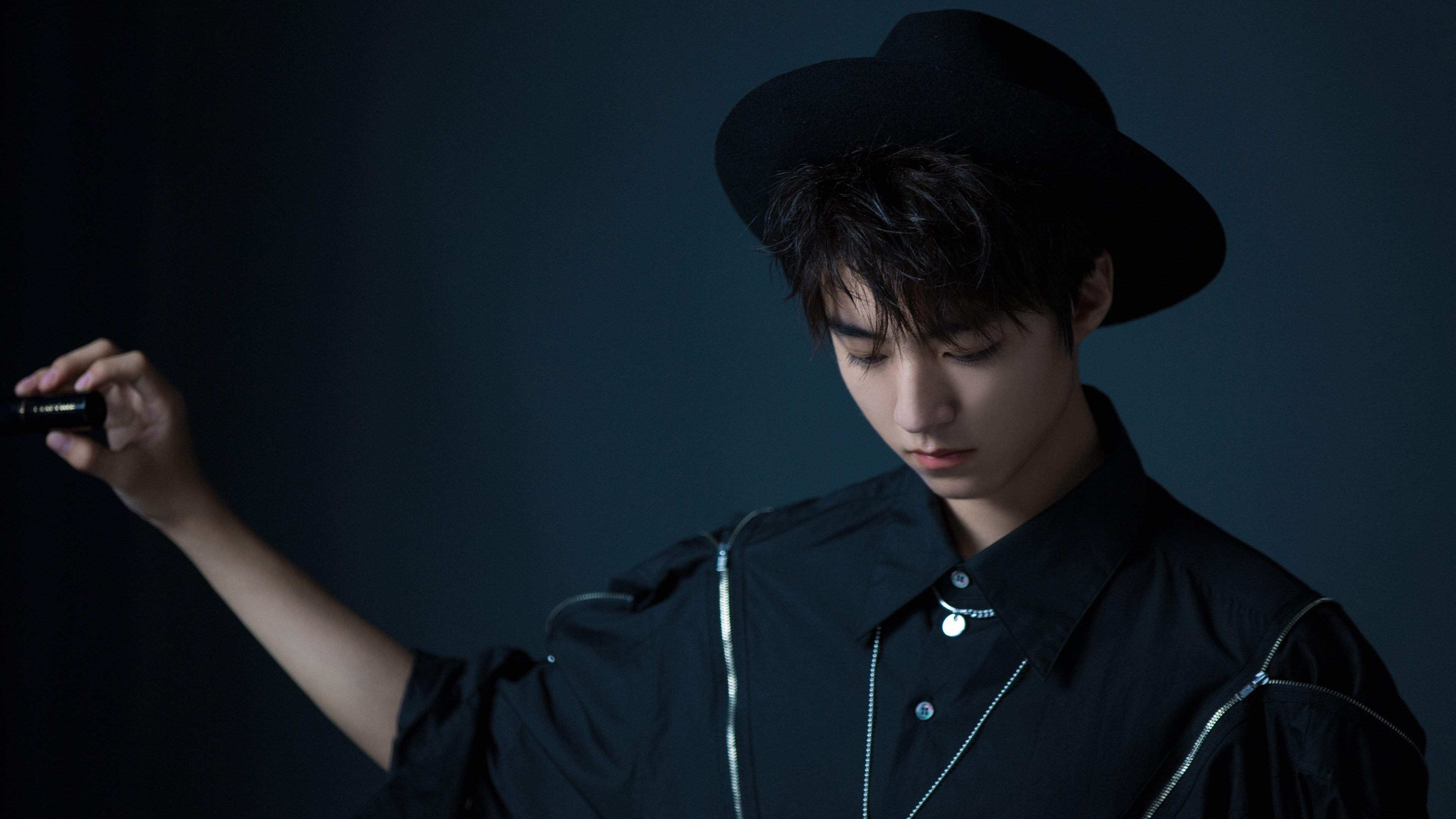 开云网站-皇家马德里客场3-0完胜莱加内斯，积分紧追巴萨，皇家马德里 主场