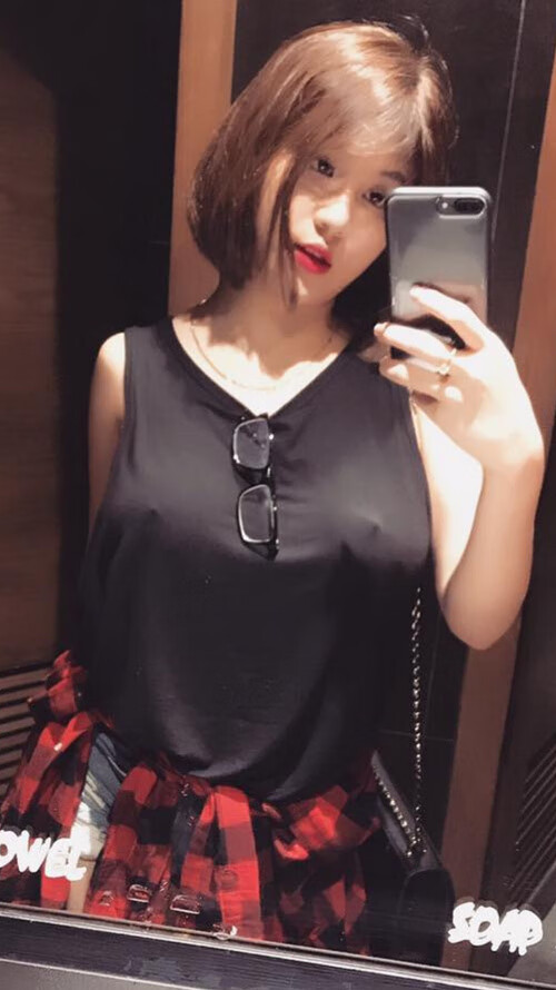 纷纷扰扰的场上战斗,队员拼搏拼杀,纷纷扰扰什么意思_