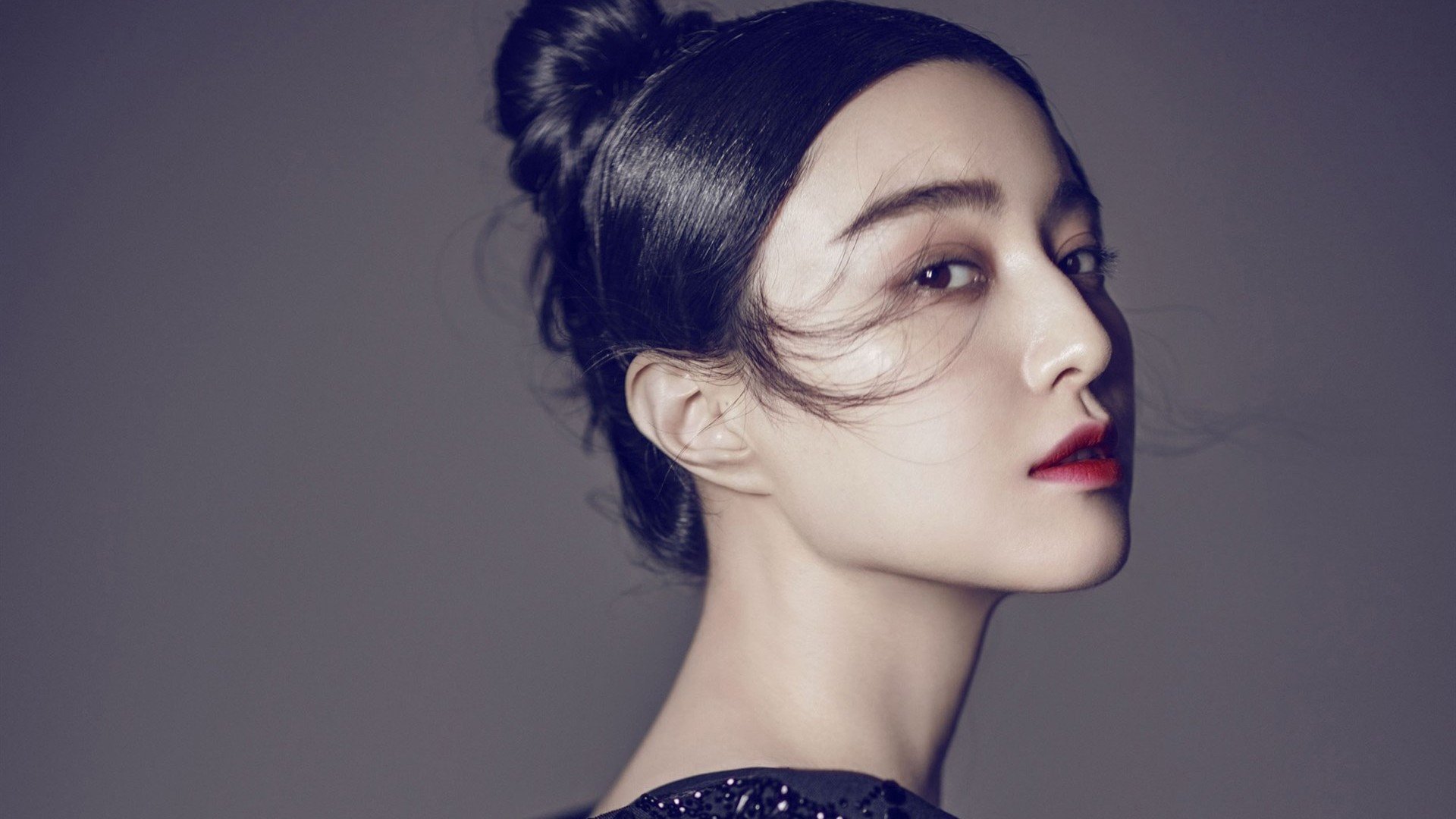 纳英战绩不佳遭到批评，球队面对调整压力，纳英戈兰技术特点