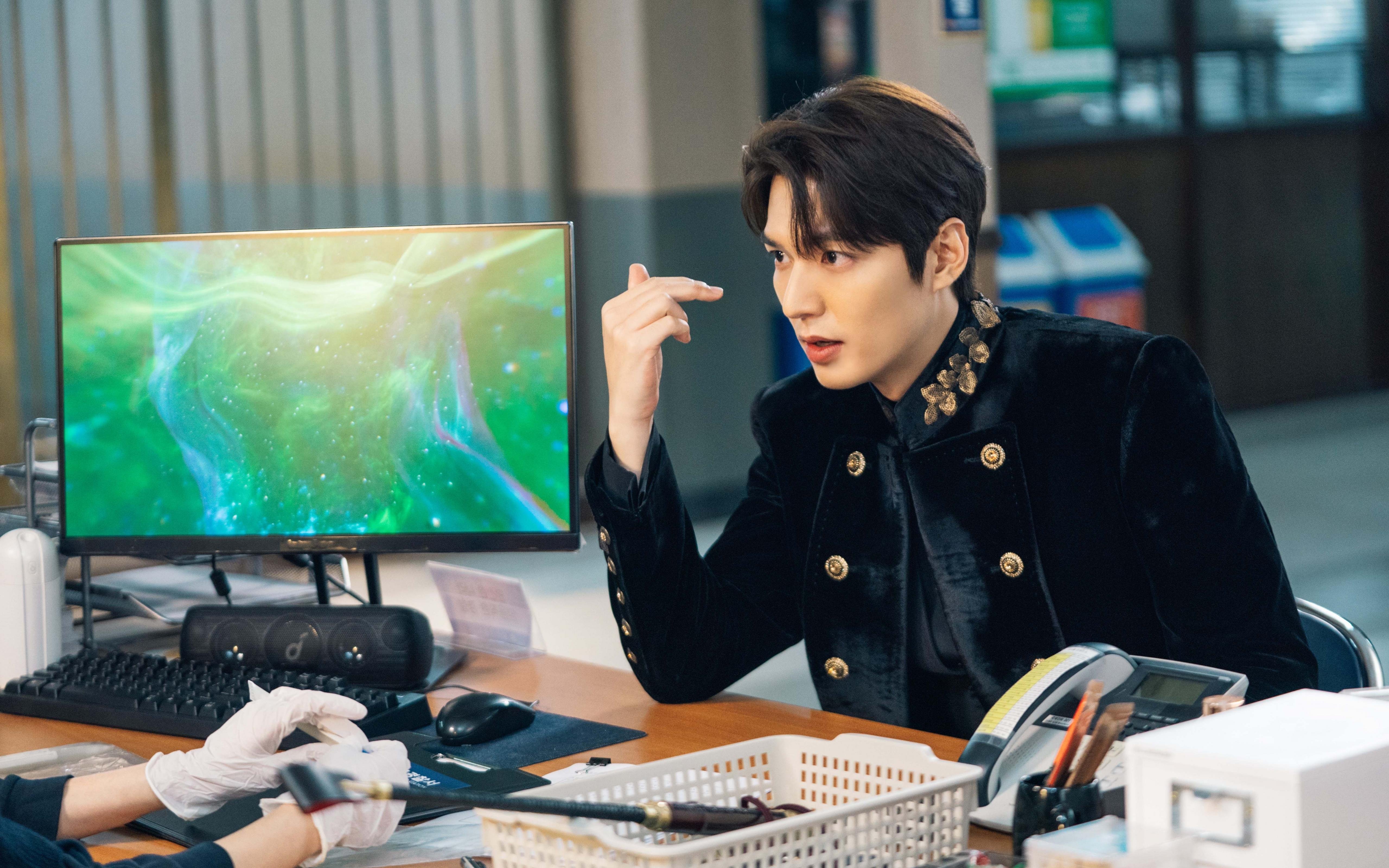 西甲决战精彩纷呈:明星战士点燃绿茵夜!,西甲决赛直播